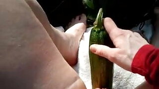 Gordita madura se masturba sweep pepino gigante